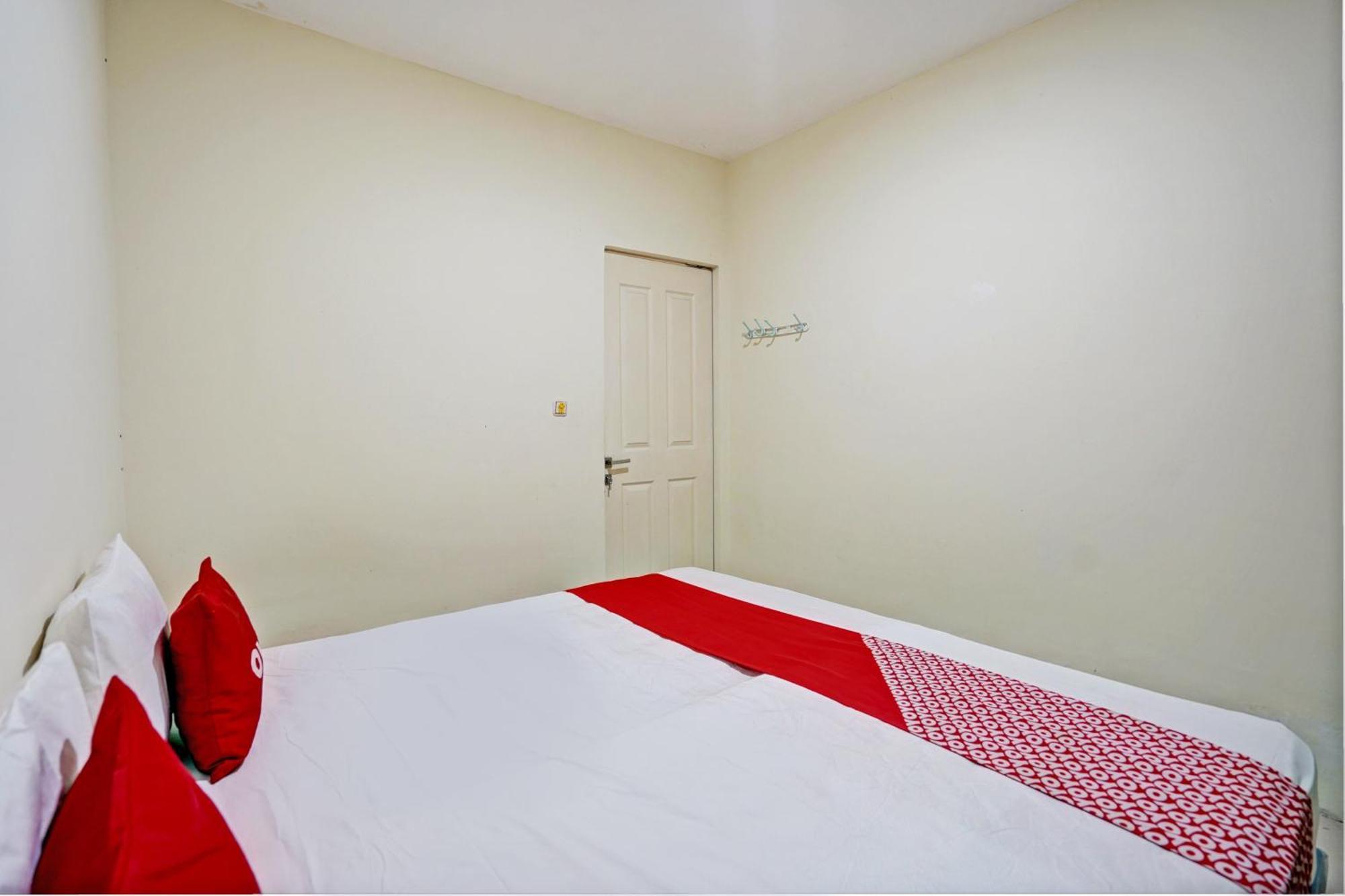 Oyo 93112 Garden Homestay 3 Merlion Surabaya Esterno foto