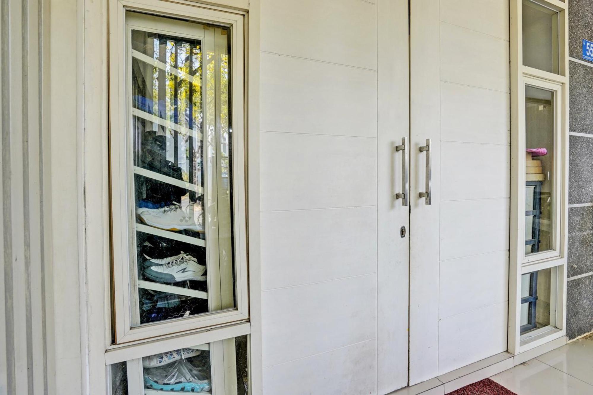 Oyo 93112 Garden Homestay 3 Merlion Surabaya Esterno foto